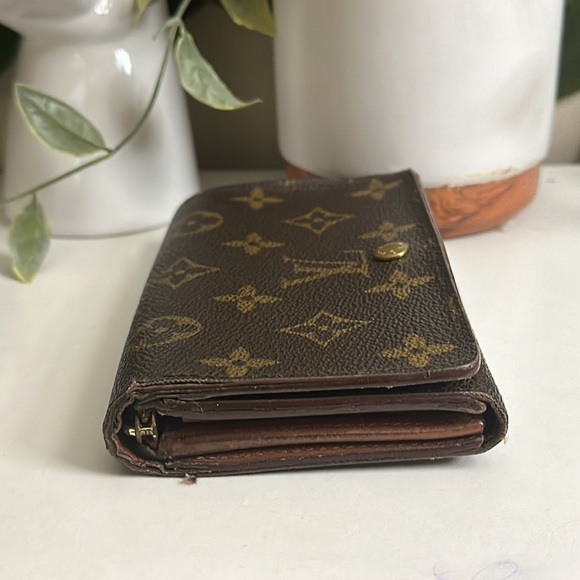 Louis Vuitton Small Monogram Wallet - Picture 10 of 15